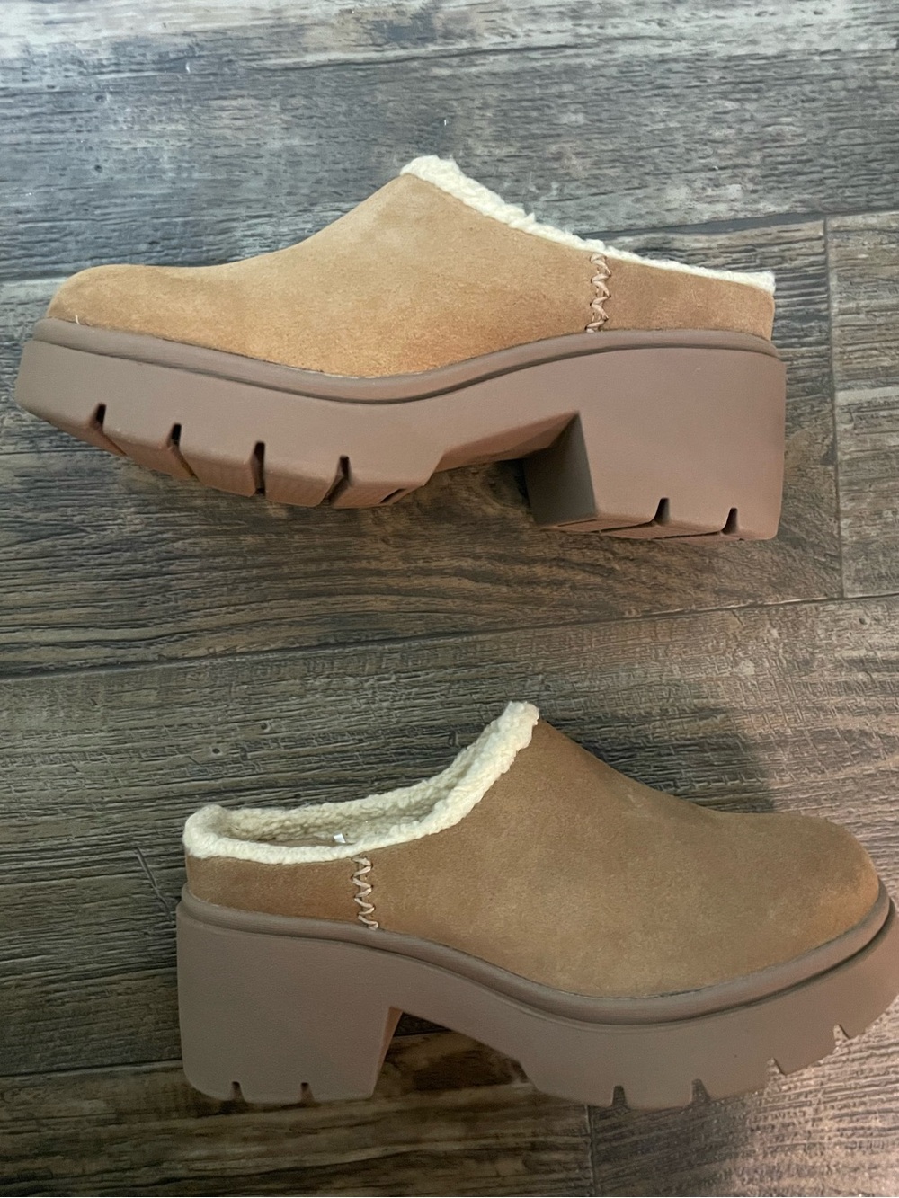 Sketchers Cozy City Clogs